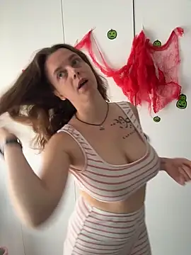 TenderLaGlamor online show from October 29, 2025, 11:09 am