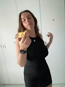 TenderLaGlamor online show from September 27, 2025, 5:08 pm