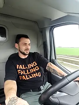 papichulo0099 online show from December 15, 2025, 12:33 pm