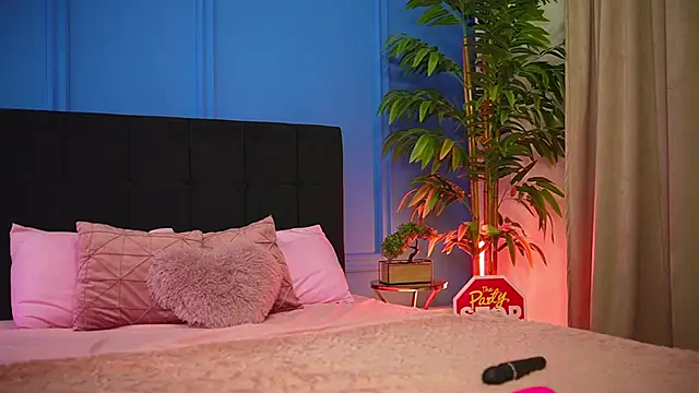 alexxisrae online show from November 12, 2025, 4:05 am