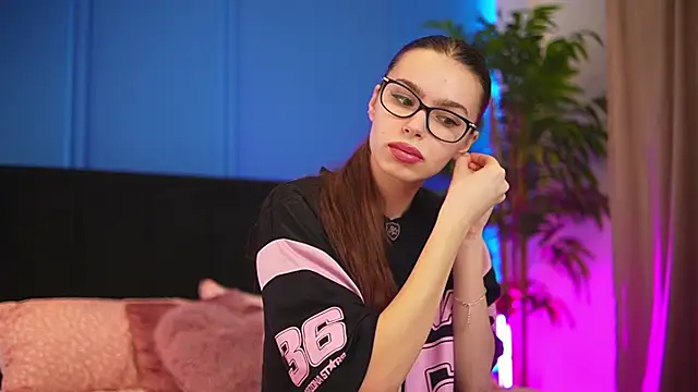 alexxisrae online show from November 25, 2025, 4:13 am