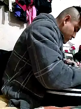 Snapshot of Juancho1R chatting on December 3, 2025, 4:13 am Juancho1R online show from December 3, 2025, 4:13 am