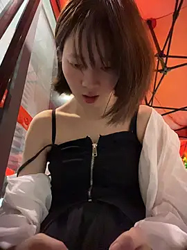 littleqiu online show from July 18, 2026, 12:36 pm