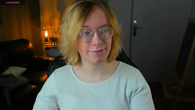 Amanda Butlerr online show from November 30, 2025, 2:51 pm