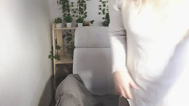 Amanda Butlerr online show from December 5, 2025, 11:09 am