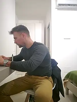 Snapshot of mrlyuis chatting on December 16, 2025, 4:55 pm mrlyuis online show from December 16, 2025, 4:55 pm