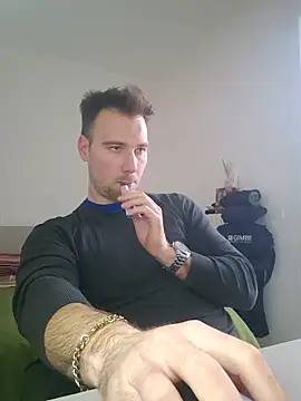 Snapshot of mrlyuis chatting on December 22, 2025, 10:26 am mrlyuis online show from December 22, 2025, 10:26 am