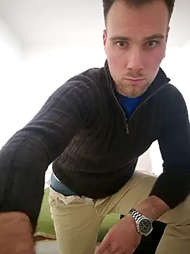 Snapshot of mrlyuis chatting on November 25, 2025, 9:48 pm mrlyuis online show from November 25, 2025, 9:48 pm