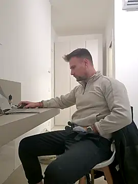 Snapshot of mrlyuis chatting on December 15, 2025, 5:19 pm mrlyuis online show from December 15, 2025, 5:19 pm