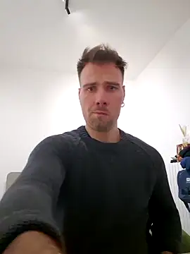 Snapshot of mrlyuis chatting on December 21, 2025, 7:37 pm mrlyuis online show from December 21, 2025, 7:37 pm