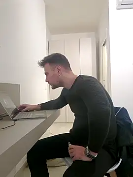 Snapshot of mrlyuis chatting on December 18, 2025, 3:16 pm mrlyuis online show from December 18, 2025, 3:16 pm