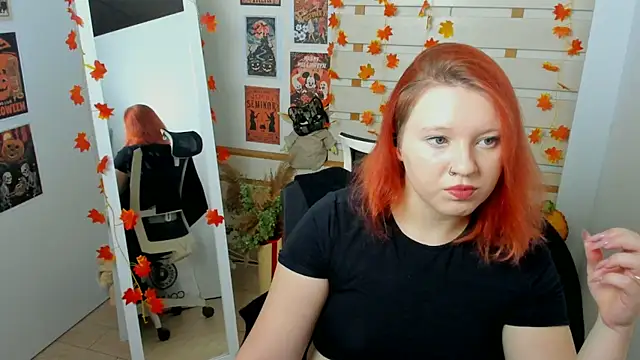 ScarletVixen  online show from October 18, 2025, 6:32 pm