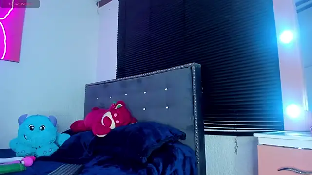 kyliiex18 online show from November 16, 2025, 2:27 am