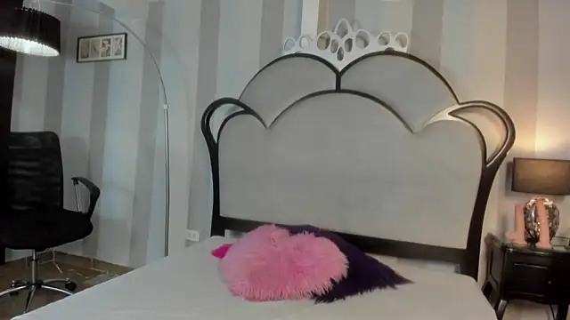 MiaAmore  online show from March 5, 2026, 9:11 pm