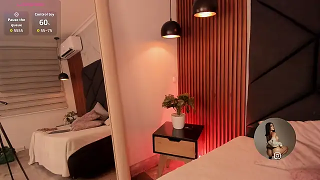 SophieCollins 1 online show from October 31, 2025, 12:13 pm