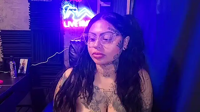 chicanachic13 online show from December 13, 2025, 9:54 pm