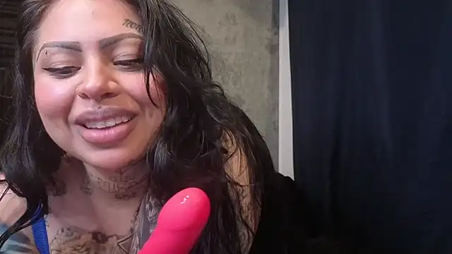 chicanachic13 online show from November 30, 2025, 9:32 am