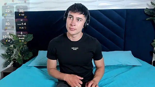 AustinJones  online show from February 6, 2026, 7:43 pm