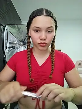 SirenRouge 69 online show from April 17, 2026, 8:33 pm