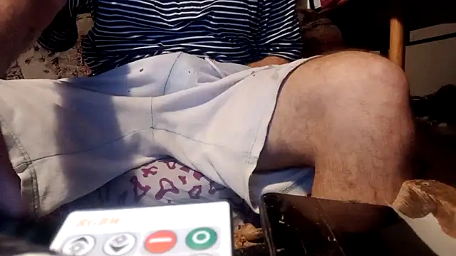 Halloalbert889 online show from October 24, 2025, 9:58 pm