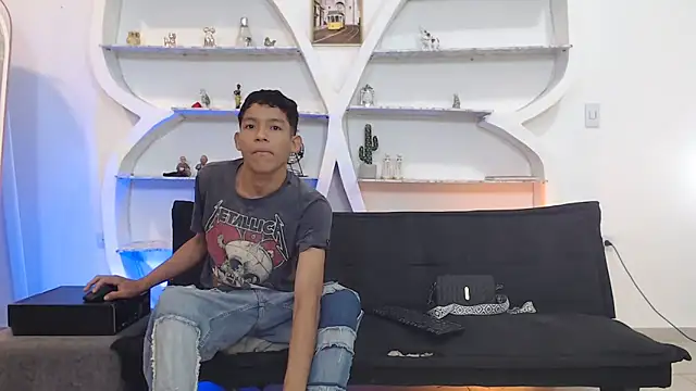 BEAUTY BOYS1 online show from November 14, 2025, 7:12 am