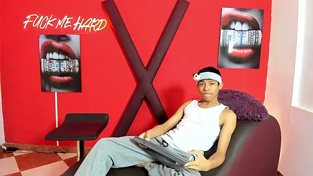 BEAUTY BOYS1 online show from March 12, 2026, 7:18 pm