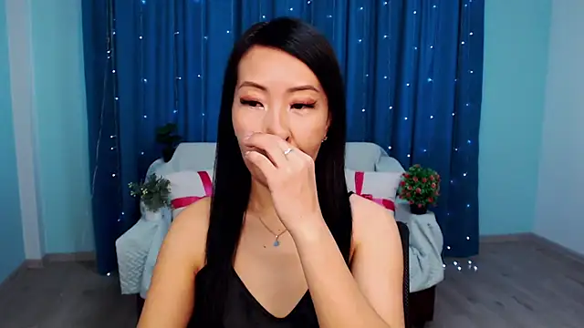 Snapshot of LiaPak chatting on October 10, 2025, 1:06 am LiaPak online show from October 10, 2025, 1:06 am