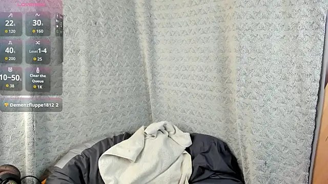 MiaLores online show from December 2, 2025, 8:38 am