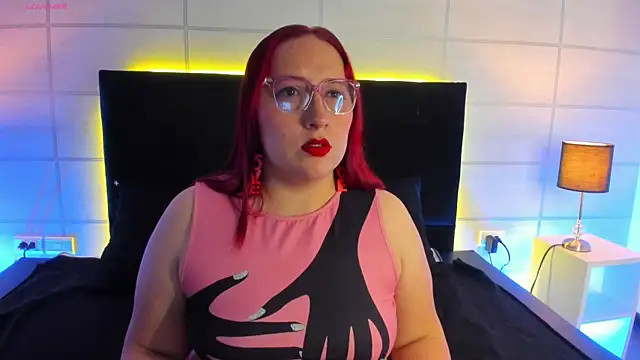 fieryluciana online show from October 17, 2025, 4:05 am