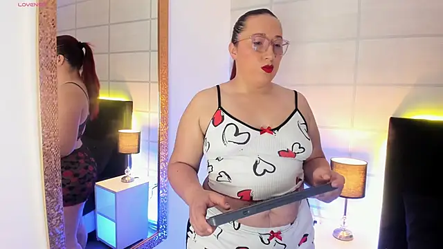 fieryluciana online show from September 30, 2025, 3:45 am