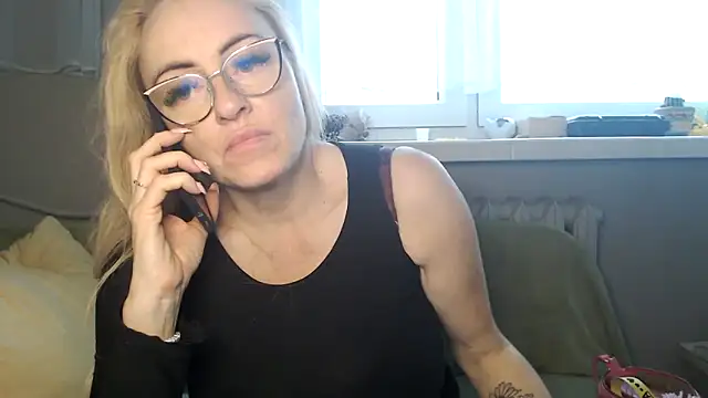 NADINNNE online show from November 10, 2025, 12:10 pm