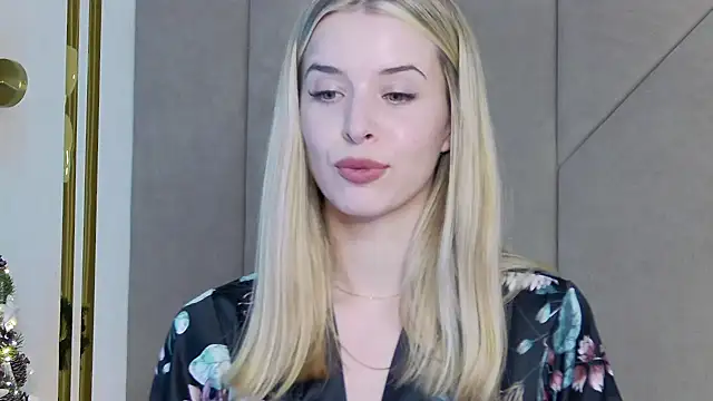 Snapshot of Touch_me chatting on December 5, 2025, 4:49 pm Touch me online show from December 5, 2025, 4:49 pm