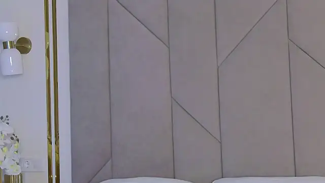 Snapshot of Touch_me chatting on October 5, 2025, 4:31 pm Touch me online show from October 5, 2025, 4:31 pm