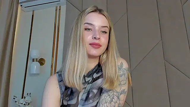 Snapshot of Touch_me chatting on September 19, 2025, 2:43 pm Touch me online show from September 19, 2025, 2:43 pm