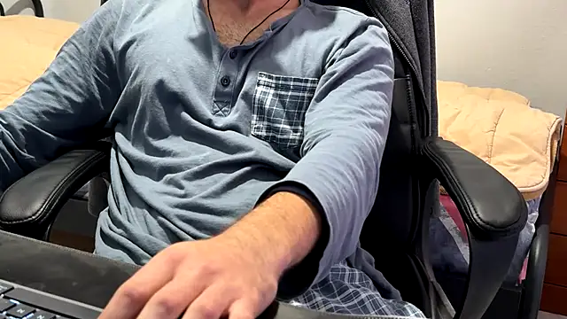 Snapshot of Uncutboy24 chatting on October 28, 2025, 9:30 am Uncutboy24 online show from October 28, 2025, 9:30 am