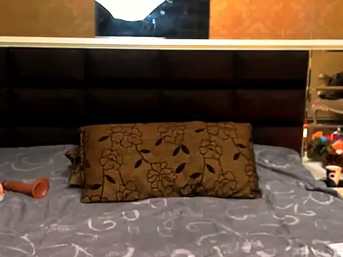 MillieTinny online show from October 20, 2025, 7:03 pm