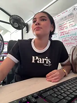 AlinnaRosee  online show from March 3, 2026, 4:14 pm