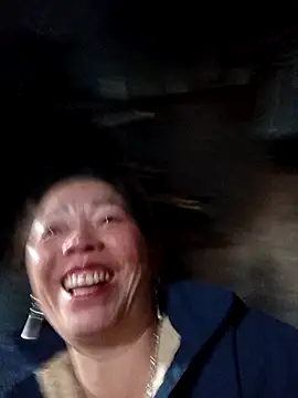 Snapshot of _Helala_ chatting on December 21, 2025, 12:35 am Helala online show from December 21, 2025, 12:35 am