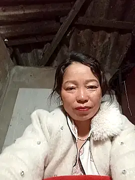 Snapshot of _Helala_ chatting on November 19, 2025, 11:27 pm Helala online show from November 19, 2025, 11:27 pm