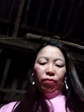 Snapshot of _Helala_ chatting on December 18, 2025, 12:49 am Helala online show from December 18, 2025, 12:49 am