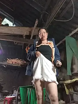 Snapshot of _Helala_ chatting on November 24, 2025, 12:10 am Helala online show from November 24, 2025, 12:10 am