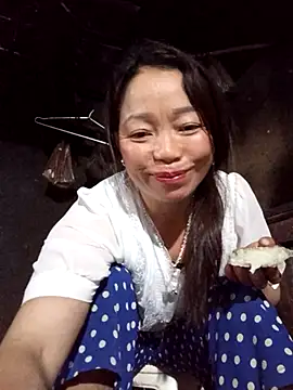 Snapshot of _Helala_ chatting on November 10, 2025, 12:26 am Helala online show from November 10, 2025, 12:26 am