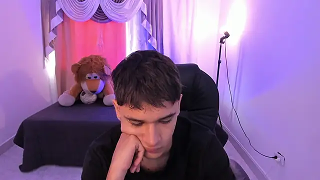 Aron Boyy online show from April 7, 2026, 7:26 pm