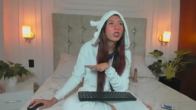 DulceEstrella  online show from October 28, 2025, 4:24 am