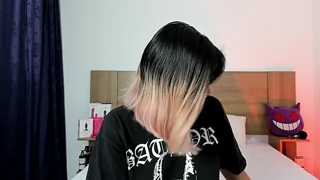 Snapshot of Akatsumi_ chatting on October 3, 2025, 8:32 pm Akatsumi  online show from October 3, 2025, 8:32 pm