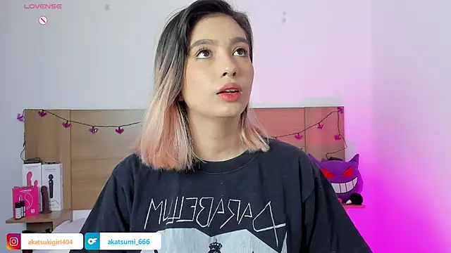 Akatsumi  online show from October 31, 2025, 2:57 pm