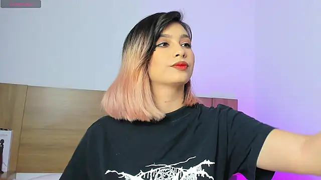 Snapshot of Akatsumi_ chatting on October 15, 2025, 9:34 pm Akatsumi  online show from October 15, 2025, 9:34 pm