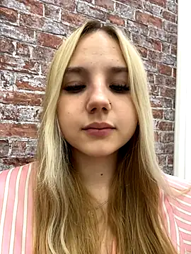 Sky Cutie online show from September 9, 2025, 4:22 am