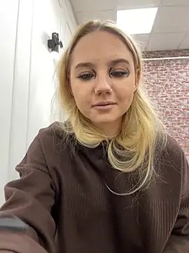 Sky Cutie online show from October 31, 2025, 5:04 am