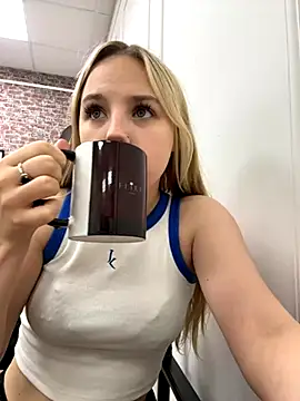 Sky Cutie online show from September 23, 2025, 4:30 am